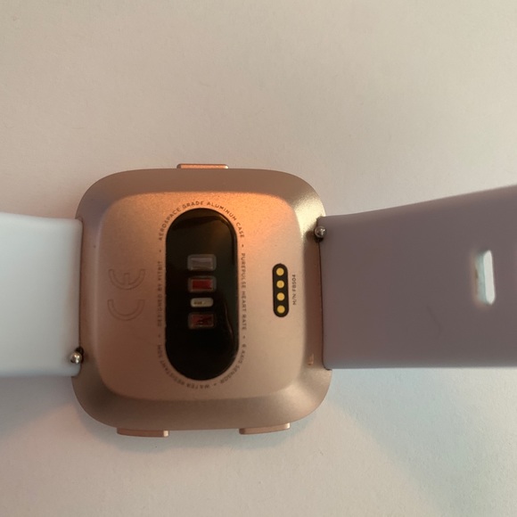 Fitbit Versa Rose Gold - Picture 7 of 8